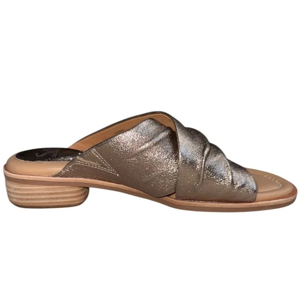Sofft Womens Size 8 Gold Cross Strap‎ Flat Sandals